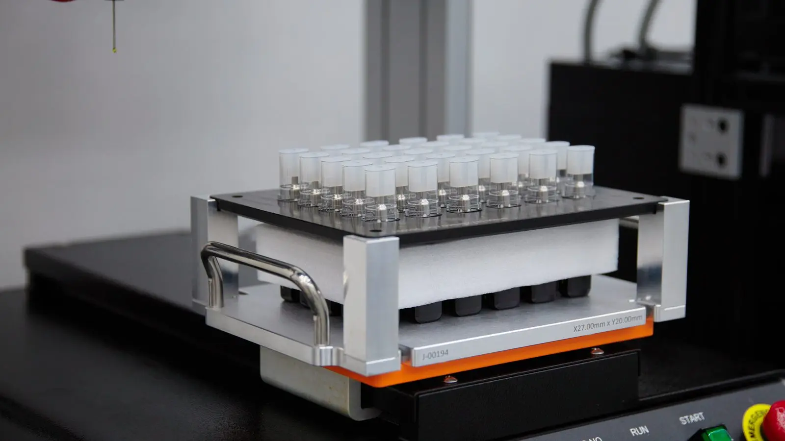 Tray of glass cartridges on a DDS filler