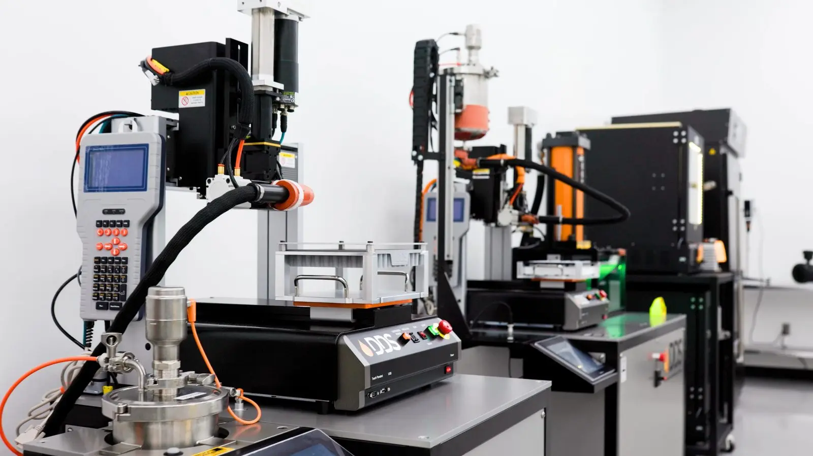 DDS cartridge filler with its handheld dispensing controller